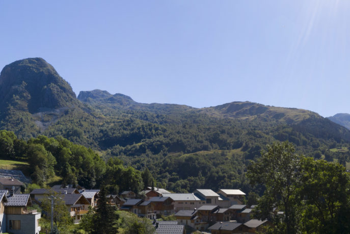 Les Chalets du Cheval Noir - Panorama Chalet A - vue côté sud ouest Saint Martin de Belleville Savoie France